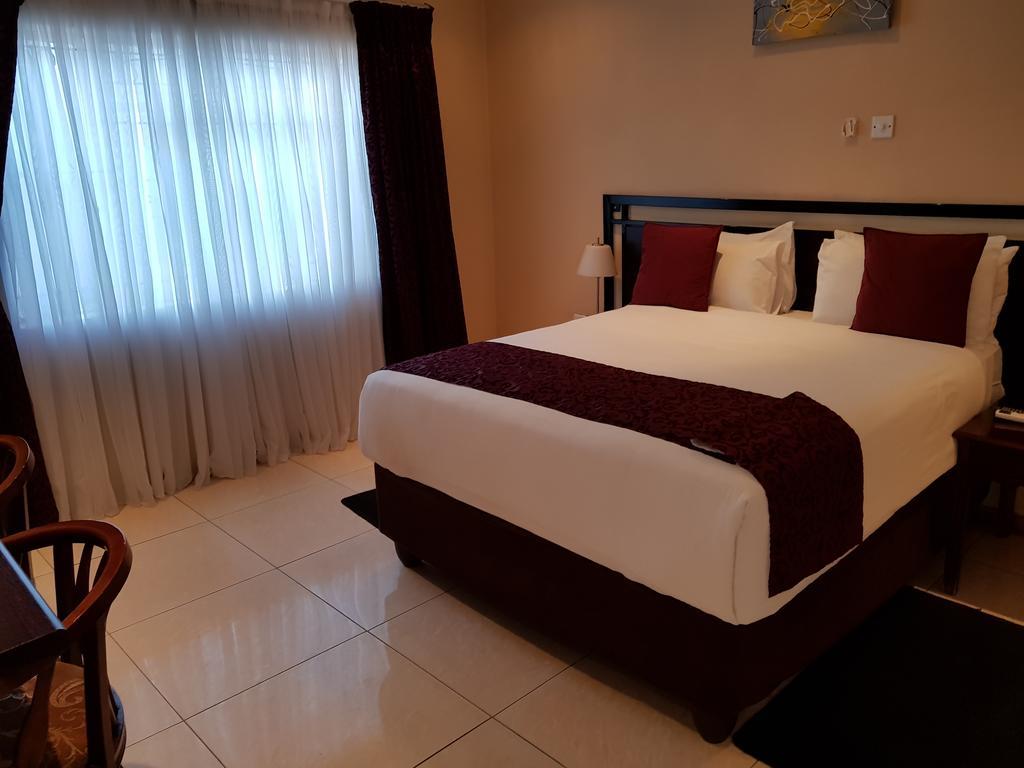 גאבורון Batho Pele Lodge מראה חיצוני תמונה