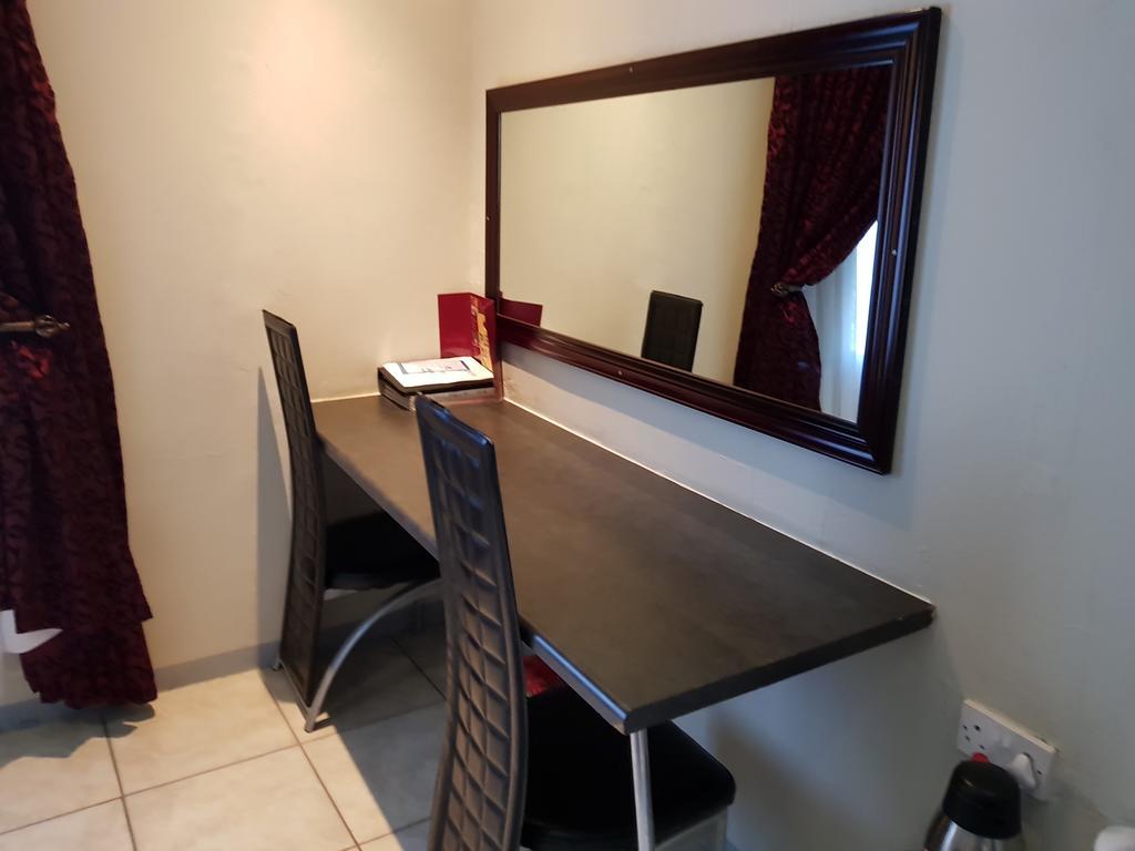 גאבורון Batho Pele Lodge מראה חיצוני תמונה